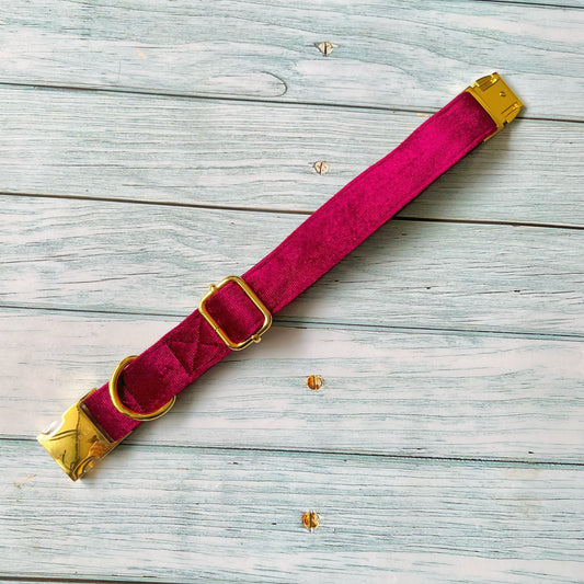 Plush Burdeo collar de hebilla para perros y gatos