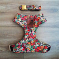 Cargar la imagen en la vista de la galería, Conjunto Night Flower para perros y gatos Arnes+Collar
